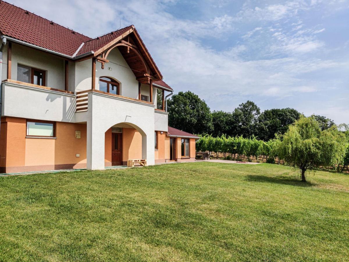 Vinox Winery Villa Vinica Eksteriør bilde